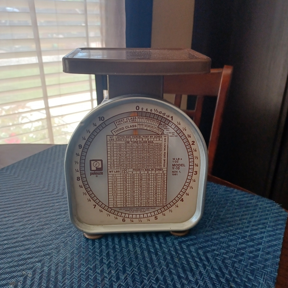 Vintage Pelouze USPS postal scale Model Y